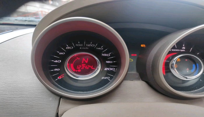 2012 Mahindra XUV500 W8, Diesel, Manual, 1,23,424 km, interior