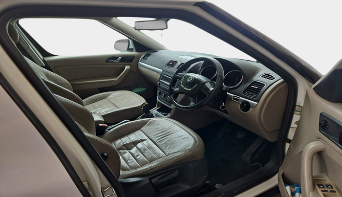 2011 Skoda Yeti AMBIENTE, Diesel, Manual, 1,37,209 km, interior