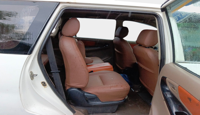 2016 Toyota Innova 2.5 GX 7 STR, Diesel, Manual, 2,81,358 km, interior