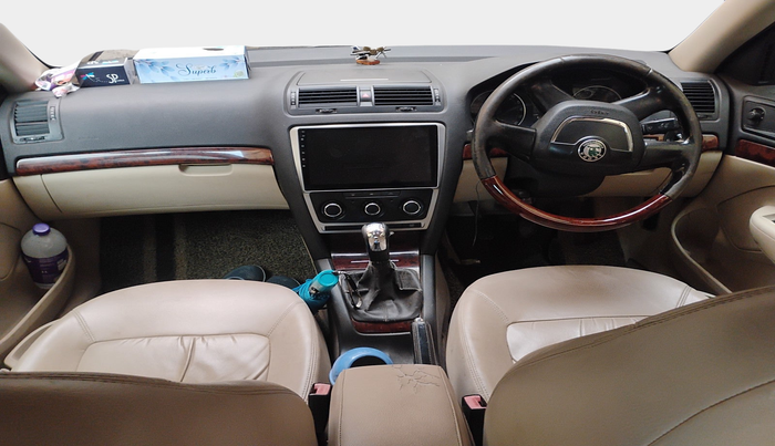 2010 Skoda Laura AMBITION 2.0 TDI CR MT, Diesel, Manual, 1,16,584 km, interior