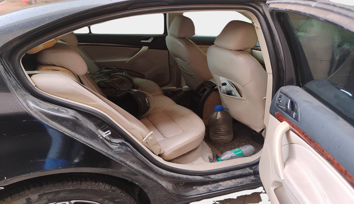 2010 Skoda Laura AMBITION 2.0 TDI CR MT, Diesel, Manual, 1,16,584 km, interior