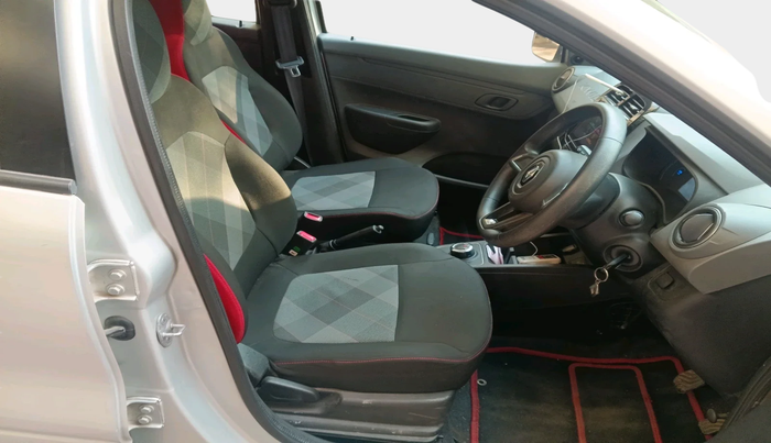 2021 Renault Kwid RXT 1.0 AMT (O), Petrol, Automatic, 6,097 km, interior