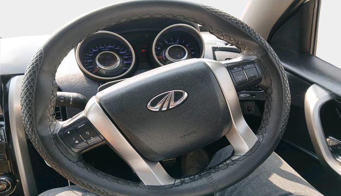 2019 Mahindra XUV500 W11, Diesel, Manual, 83,192 km, interior