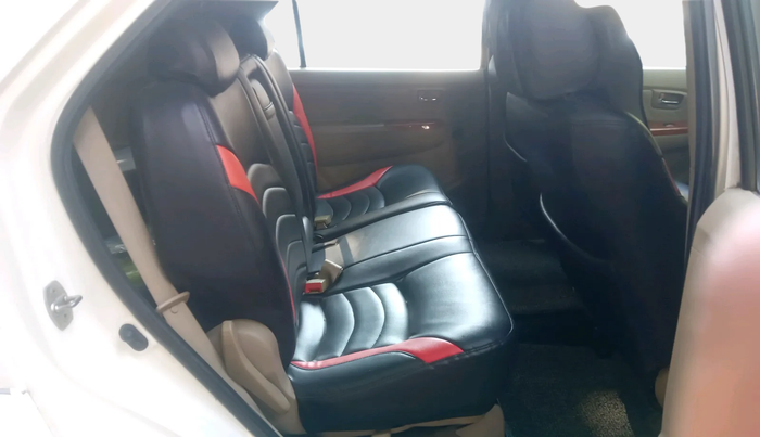 2010 Toyota Fortuner 3.0 4X4 MT, Diesel, Manual, 1,79,109 km, interior