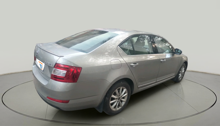 2014 Skoda Octavia ELEGANCE 1.8 TSI AT, Petrol, Automatic, 1,11,705 km, exterior
