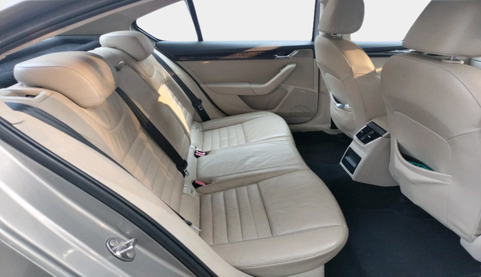 2014 Skoda Octavia ELEGANCE 1.8 TSI AT, Petrol, Automatic, 1,11,705 km, interior