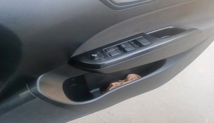 2013 Maruti Swift VXI, Petrol, Manual, 84,208 km, interior