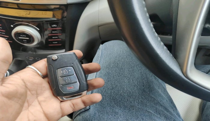 2021 Mahindra XUV300 W8 (O) 1.2 PETROL, Petrol, Manual, 44,677 km, interior