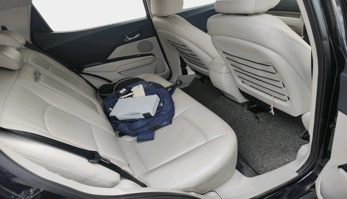 2021 Mahindra XUV300 W8 (O) 1.2 PETROL, Petrol, Manual, 44,677 km, interior