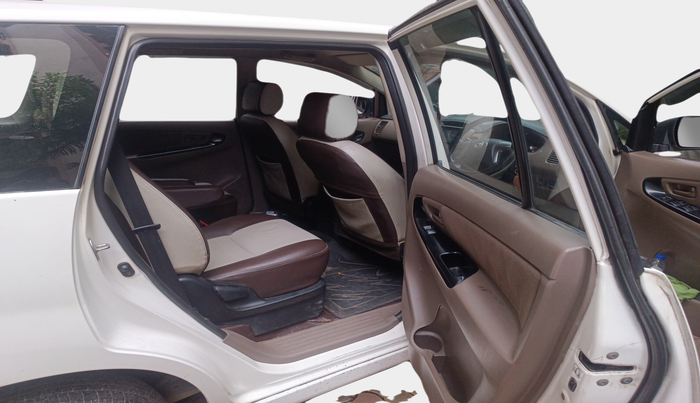 2015 Toyota Innova 2.5 GX 7 STR, Diesel, Manual, 1,11,891 km, interior