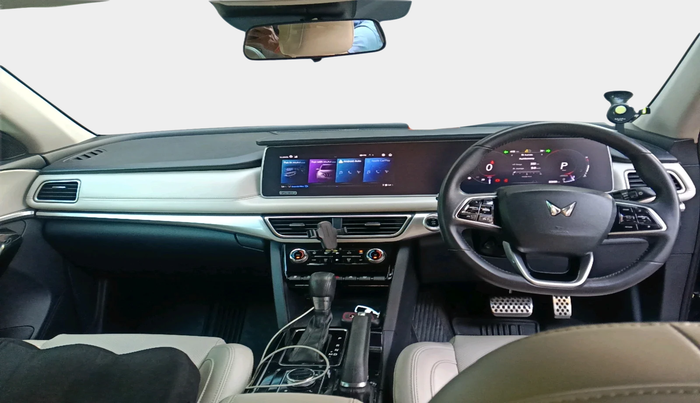 2021 Mahindra XUV700 AX 7 P AT 7 STR, Petrol, Automatic, 83,938 km, interior