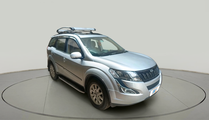 2017 Mahindra XUV500 W10 AT, Diesel, Automatic, 83,937 km, exterior