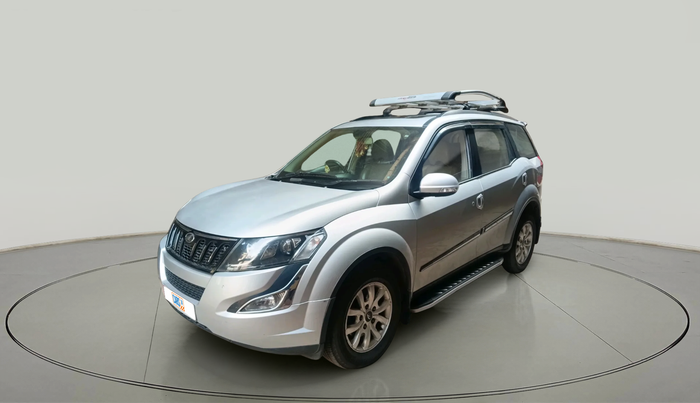 2017 Mahindra XUV500 W10 AT, Diesel, Automatic, 83,937 km, exterior