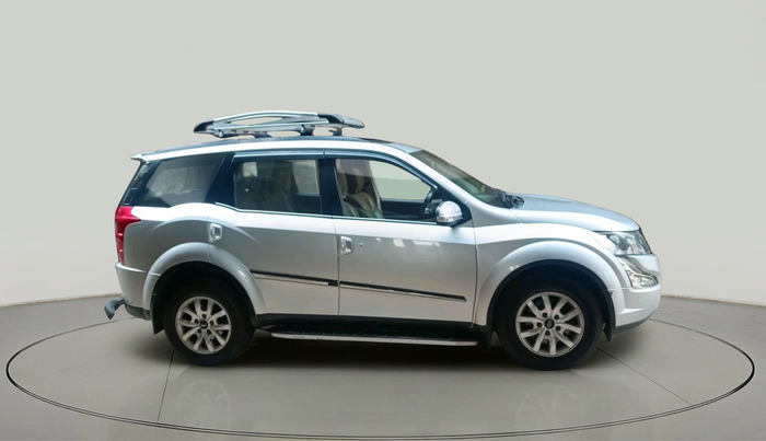 2017 Mahindra XUV500 W10 AT, Diesel, Automatic, 83,937 km, exterior