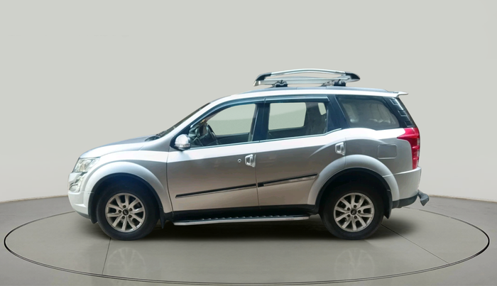 2017 Mahindra XUV500 W10 AT, Diesel, Automatic, 83,937 km, exterior