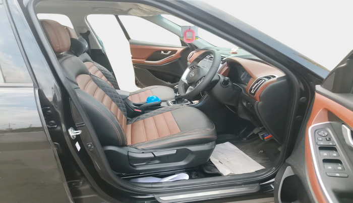 2023 Hyundai ALCAZAR PRESTIGE 1.5 TURBO PETROL MT 7STR, Petrol, Manual, 7,562 km, interior