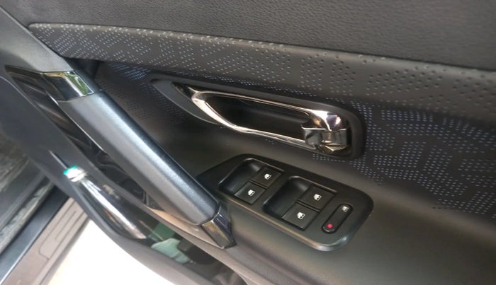 2021 Tata Harrier XZA PLUS 2.0L, Diesel, Automatic, 97,956 km, interior