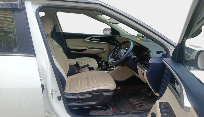 2022 KIA CARENS LUXURY PLUS 1.5 DIESEL 6 STR, Diesel, Manual, 7,511 km, interior