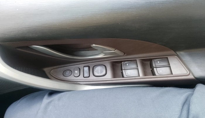 2014 Mahindra XUV500 W8, Diesel, Manual, 1,05,227 km, interior