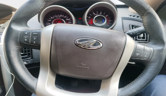 2014 Mahindra XUV500 W8, Diesel, Manual, 1,05,227 km, interior