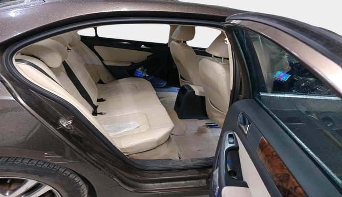 2011 Volkswagen Jetta COMFORTLINE 1.9 TDI AT, Diesel, Automatic, 1,09,089 km, interior