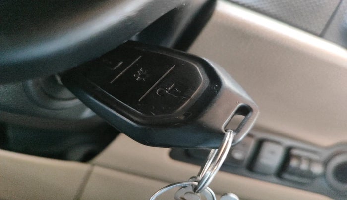 2016 Mahindra TUV300 T8, Diesel, Manual, 64,253 km, interior