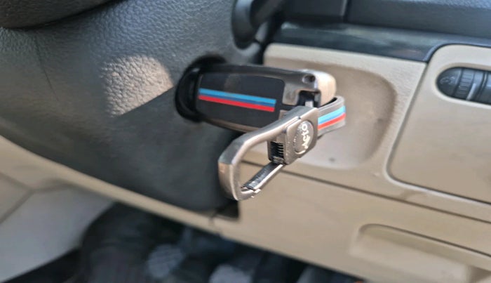 2011 Volkswagen Jetta TRENDLINE 2.0L TDI, Diesel, Manual, 1,81,217 km, interior