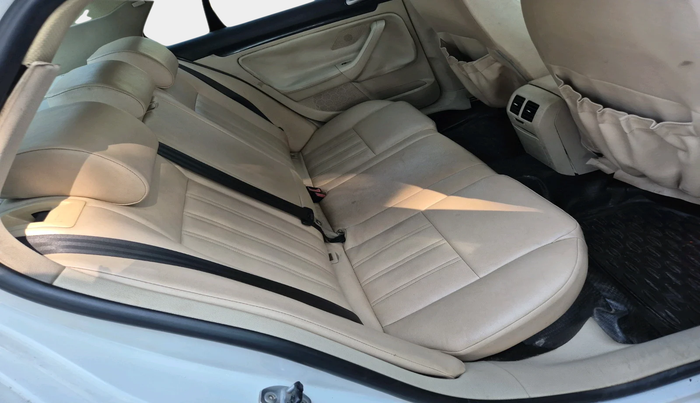 2011 Volkswagen Jetta TRENDLINE 2.0L TDI, Diesel, Manual, 1,81,217 km, interior