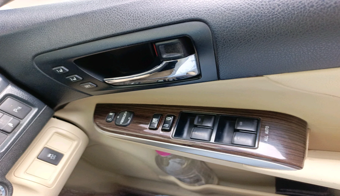 2016 Toyota Camry HYBRID, Hybrid, Automatic, 86,342 km, interior