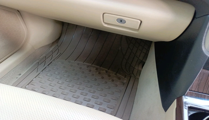 2016 Toyota Camry HYBRID, Hybrid, Automatic, 86,342 km, interior