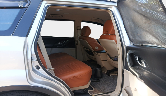 2016 Mahindra XUV500 W6, Diesel, Manual, 1,15,630 km, interior
