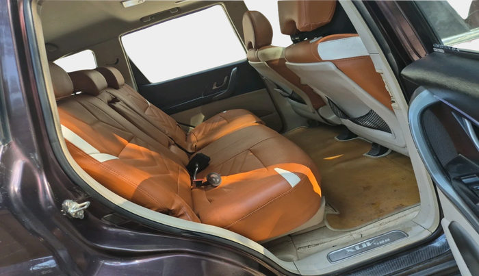 2015 Mahindra XUV500 W10, Diesel, Manual, 64,252 km, interior