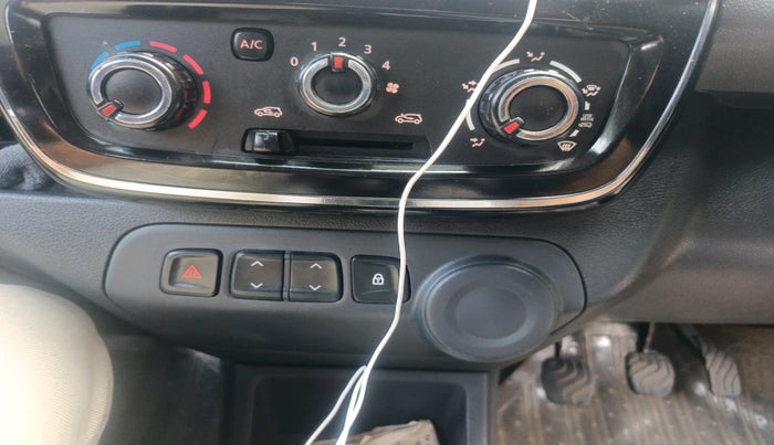 2016 Renault Kwid RXT 1.0, Petrol, Manual, 38,286 km, interior