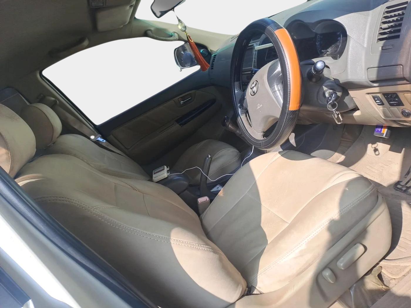 2013 Toyota Fortuner 3.0 4X2 MT, Diesel, Manual, 1,54,129 km, interior