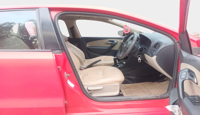 2010 Volkswagen Polo COMFORTLINE 1.2L PETROL, Petrol, Manual, 1,23,456 km, interior