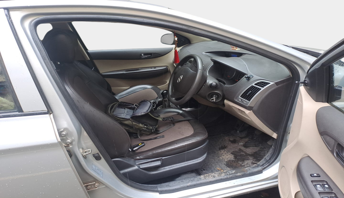 2013 Hyundai i20 MAGNA 1.2, Petrol, Manual, 33,180 km, interior