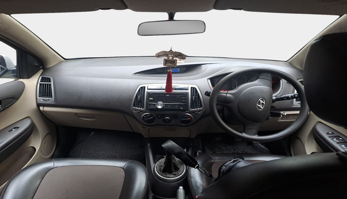 2013 Hyundai i20 MAGNA 1.2, Petrol, Manual, 33,180 km, interior