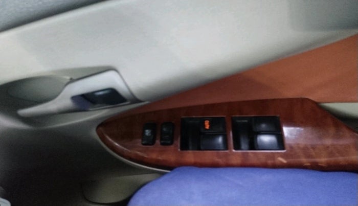 2011 Toyota Corolla Altis G PETROL, Petrol, Manual, 1,05,043 km, interior