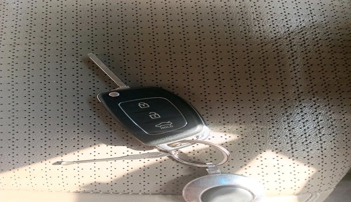 2014 Hyundai Santa Fe 2 WD AT, Diesel, Automatic, 1,09,918 km, interior