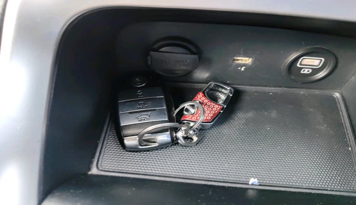 2020 KIA SONET HTX 1.0 IMT, Petrol, Manual, 35,978 km, interior