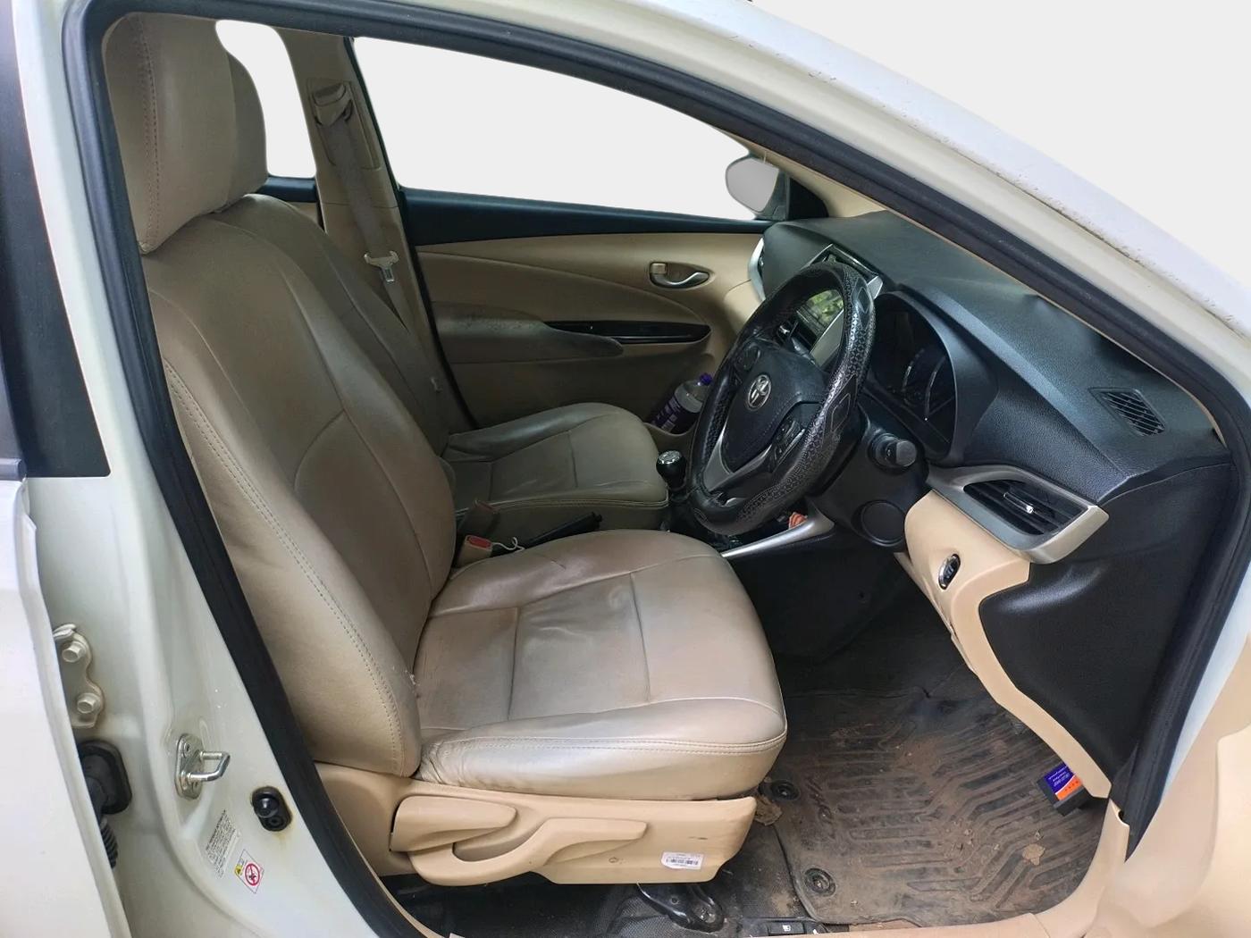2018 Toyota YARIS V MT, Petrol, Manual, 86,281 km, interior
