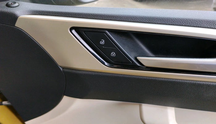 2022 Volkswagen VIRTUS HIGHLINE TSI 1.0 AT, Petrol, Automatic, 44,521 km, interior