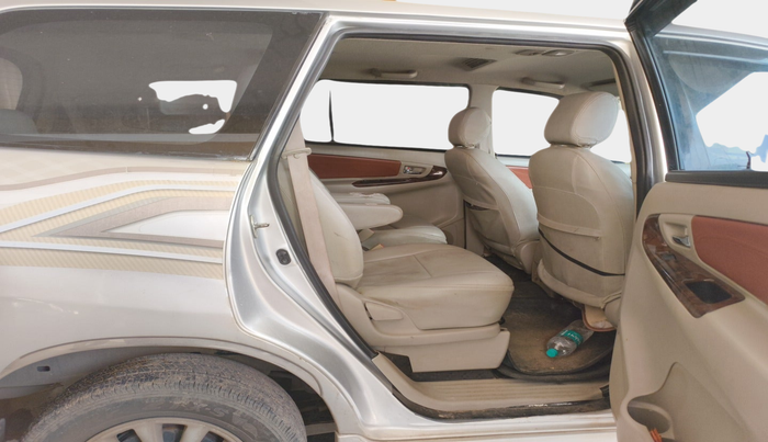 2014 Toyota Innova 2.5 VX 7 STR, Diesel, Manual, 1,83,001 km, interior