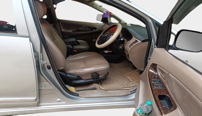 2015 Toyota Innova 2.5 GX 7 STR, Diesel, Manual, 1,72,261 km, interior