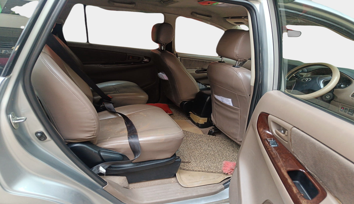 2015 Toyota Innova 2.5 GX 7 STR, Diesel, Manual, 1,72,261 km, interior