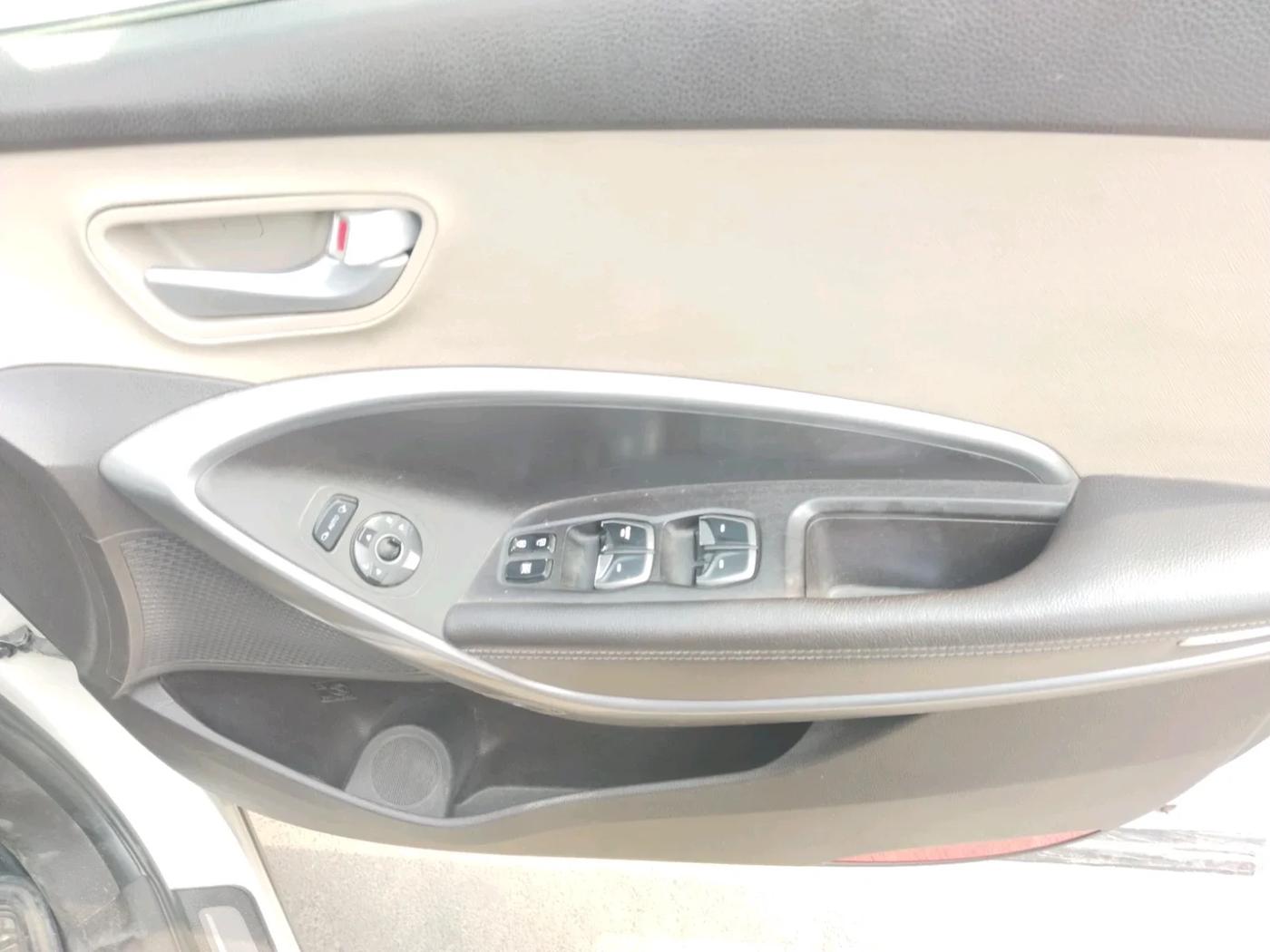 2014 Hyundai Santa Fe 2 WD AT, Diesel, Automatic, 1,01,292 km, interior