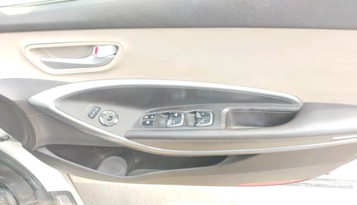 2014 Hyundai Santa Fe 2 WD AT, Diesel, Automatic, 1,01,292 km, interior