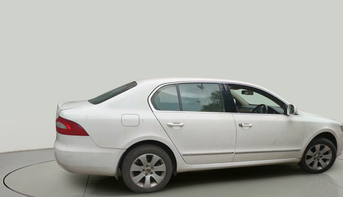 2013 Skoda Superb ELEGANCE 1.8 TSI MT, Petrol, Manual, 3,88,879 km, exterior