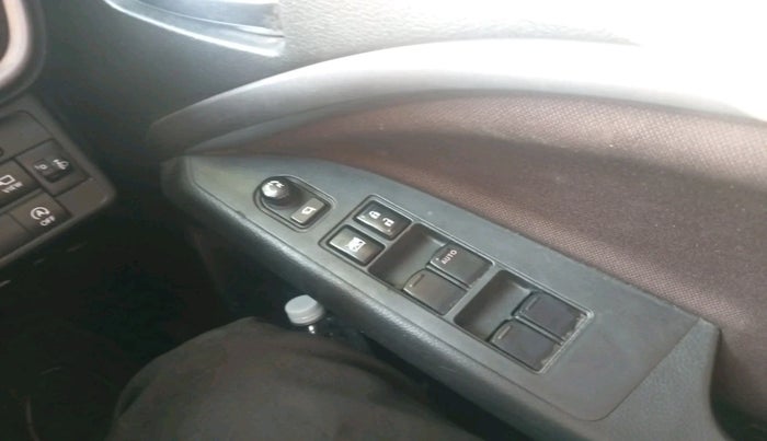 2023 Maruti BREZZA ZXI + SMART HYBRID DUAL TONE, Petrol, Manual, 30,256 km, interior