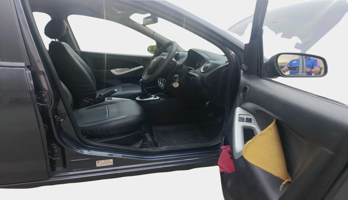 2013 Ford Figo ZXI 1.2 PETROL, Petrol, Manual, 38,981 km, interior